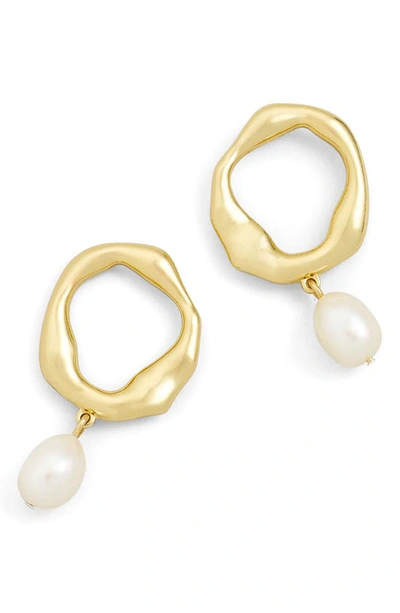 Shop Madewell Cultured Freshwater Pearl Frontal Hoop Earrings In Vintage Gold