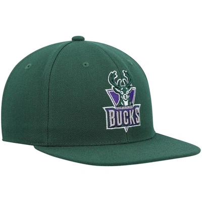 Shop Mitchell & Ness Green Milwaukee Bucks Hardwood Classics Team Ground 2.0 Snapback Hat