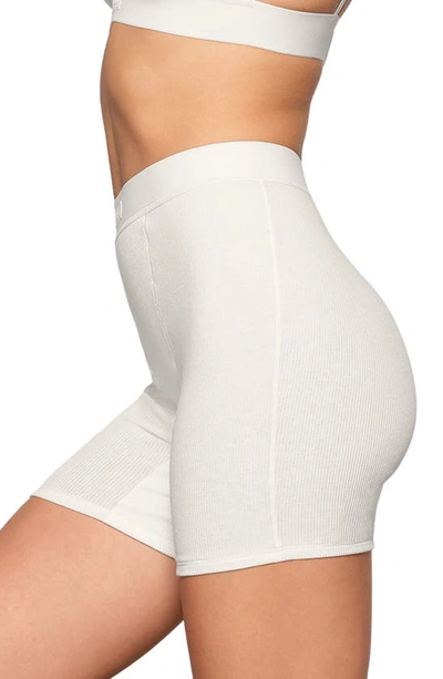 Skims Cotton Ribbed Boxer Shorts In Marble