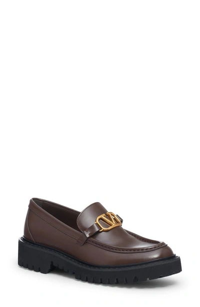 Shop Valentino Vlogo Signature Loafer In Cacao