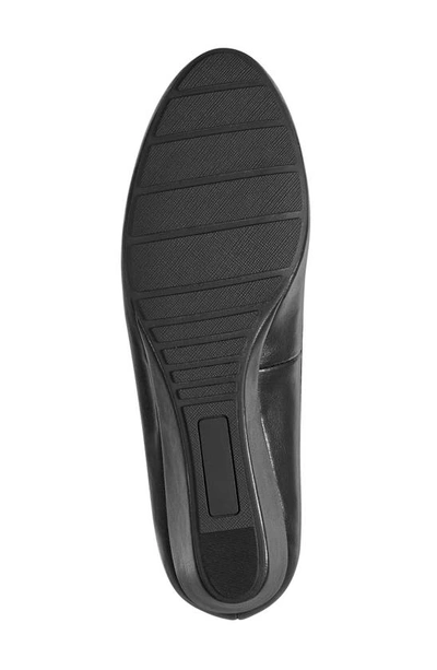 Bandolino Wedge Pump In Black Smooth