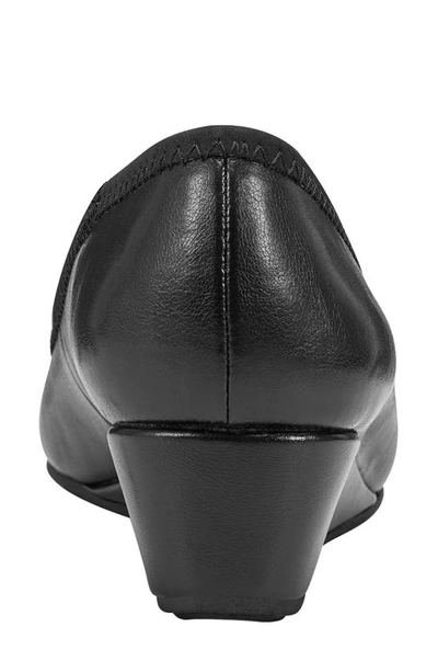 Bandolino Wedge Pump In Black Smooth