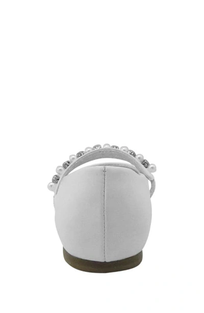 Shop Nina 'nataly-t' Flat In White