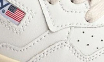 Autry Medalist Low Sneaker In Wht/ Sil