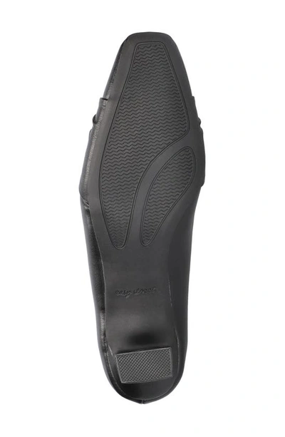 Easy Street Waive Square Toe Pump In Black