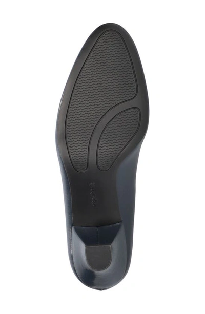 Easy Street Fabulous Classic Pump In New Navy