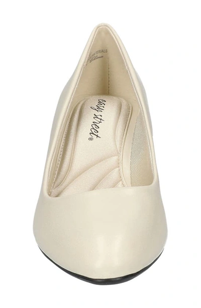 Easy Street Fabulous Classic Pump In Bone