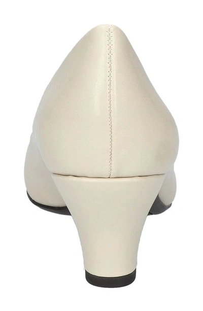 Easy Street Fabulous Classic Pump In Bone