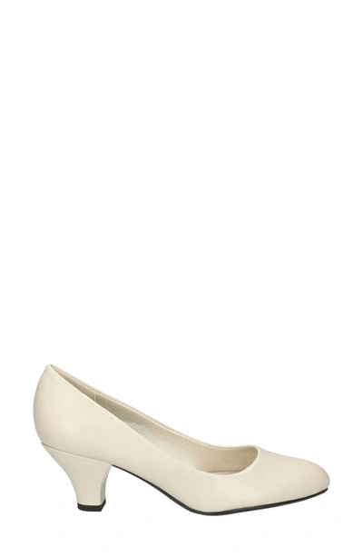 Easy Street Fabulous Classic Pump In Bone