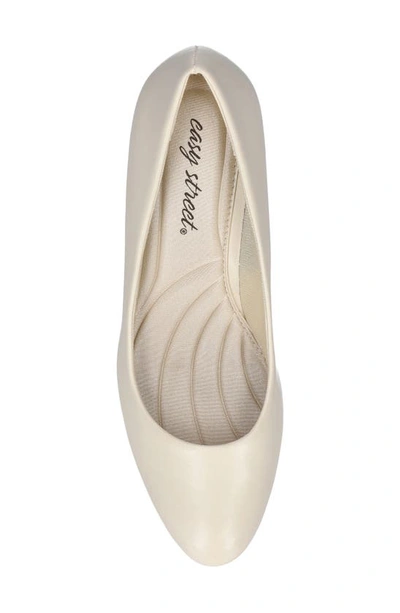 Easy Street Fabulous Classic Pump In Bone
