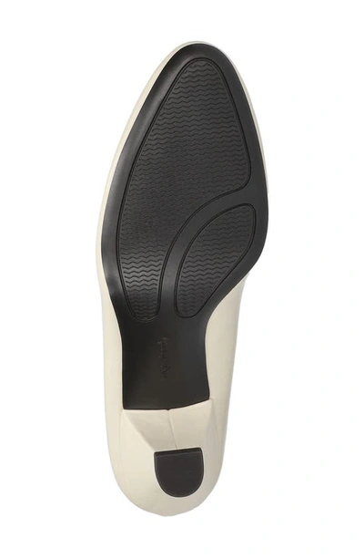 Easy Street Fabulous Classic Pump In Bone