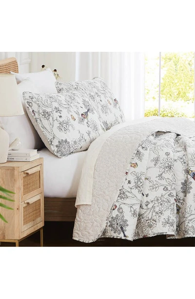 Southshore Fine Linens Bayberry Quilt & Sham Set In Off-white