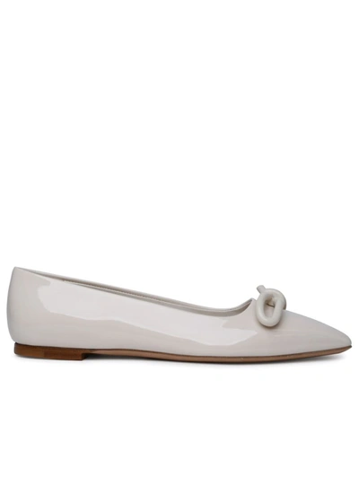 Shop Ferragamo Salvatore  'annie' Ballet Flats In Cream