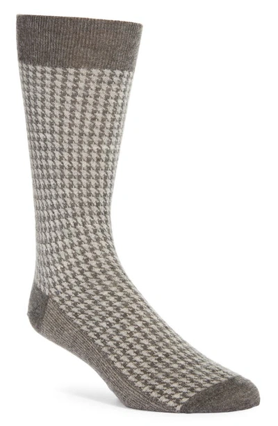 Shop Canali Houndstooth Cashmere & Silk Dress Socks In Grey