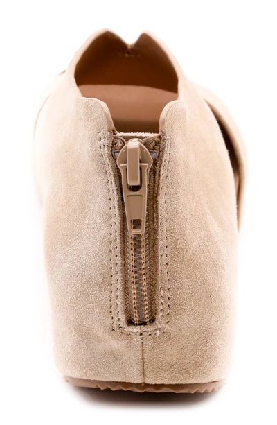 Volatile Gainsbourg Platform Wedge Sandal In Sand