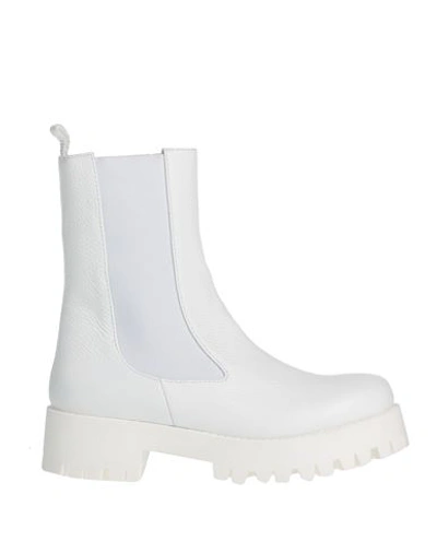 Shop Société Anonyme Woman Ankle Boots White Size 8 Soft Leather