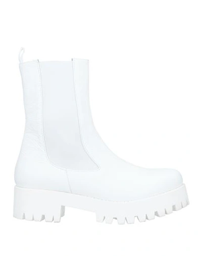 Shop Société Anonyme Woman Ankle Boots White Size 8 Soft Leather