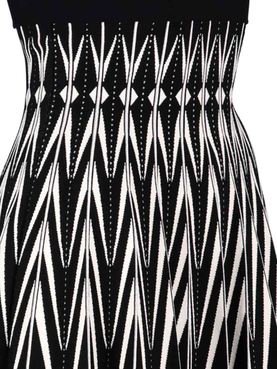 Alexander Mcqueen Two-tone Zig-zag Print Dress In Black