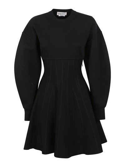 Shop Alexander Mcqueen Vestido Corto - Negro In Black