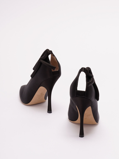 Shop Valentino Zapatos De Salón - Negro In Black