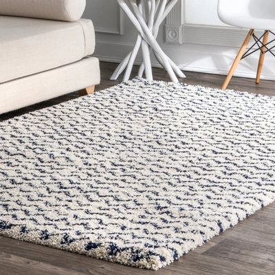 Nuloom Cuellar Chevron Shaggy Area Rug