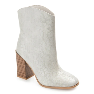 Journee Collection Collection Women's Tru Comfort Foam Brekinn Bootie In White