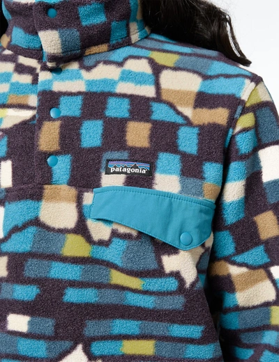 Shop Patagonia Lw Synchilla Snap-t Fleece In Blue