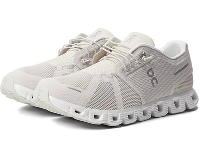 On Running Cloud 5 Pearl/white In Multi