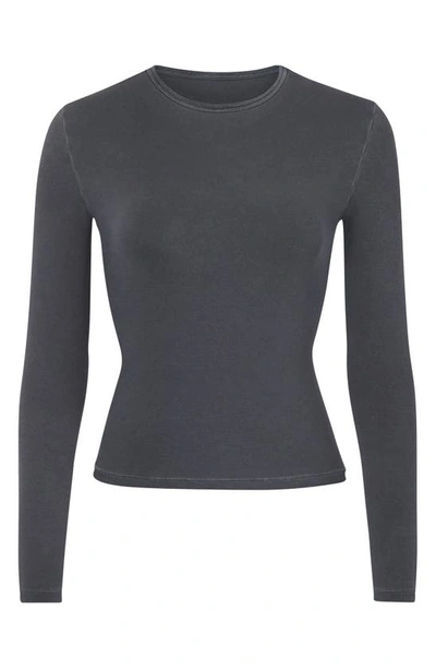 Shop Skims New Vintage Cropped Long Sleeve T-shirt In Onyx