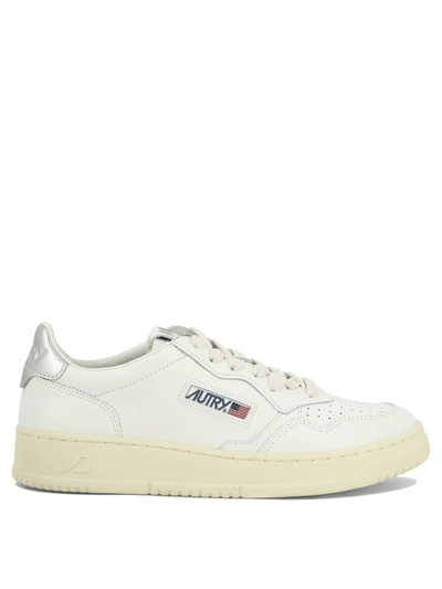 Autry Low Medalist Sneakers In White Leather E Powder E Suede Beige