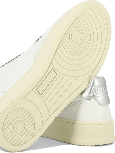 Autry Low Medalist Sneakers In White Leather E Powder E Suede Beige