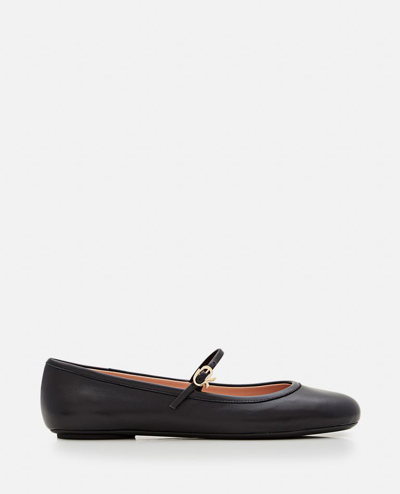 Shop Gianvito Rossi Leather Ballet Flat In Black