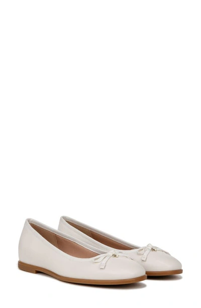 Shop Naturalizer Essential Skimmer Flat In Warm White Leather