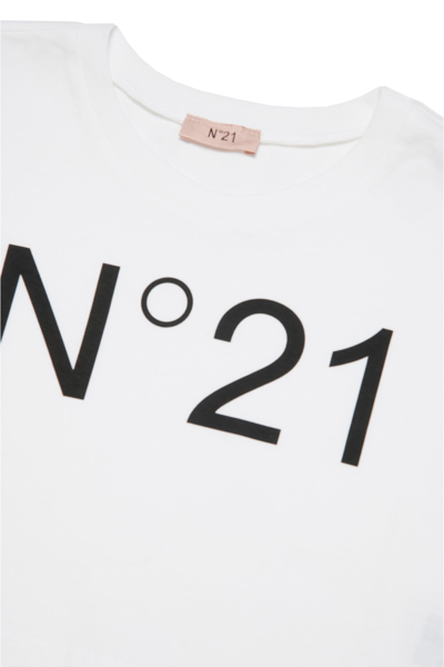 Shop N°21 N21t170f T-shirt  Branded Cropped T-shirt In White/black