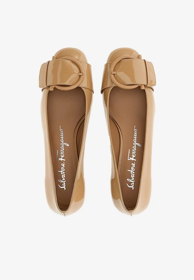 Shop Ferragamo Bessie 30 Pumps In Patent Leather In Beige