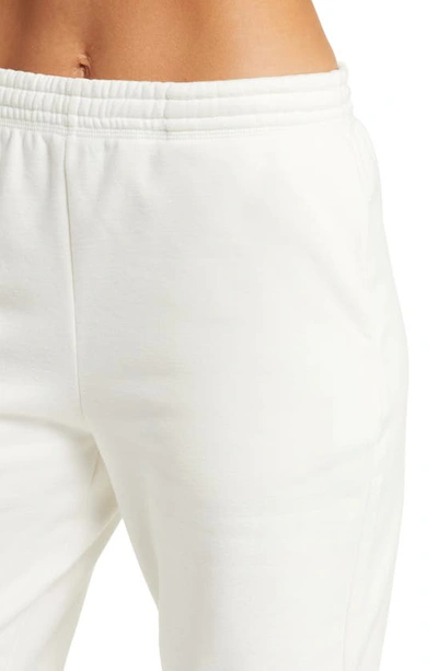 Beyond Yoga On The Go Joggers In Fresh Snow