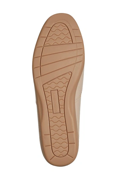 Easy Spirit Motion Round Toe Casual Oxfords Flats In Light Natural