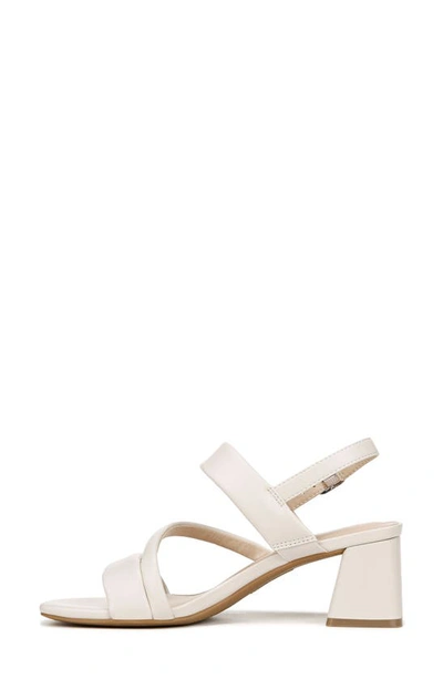 Lifestride Celia Sandal In Bone