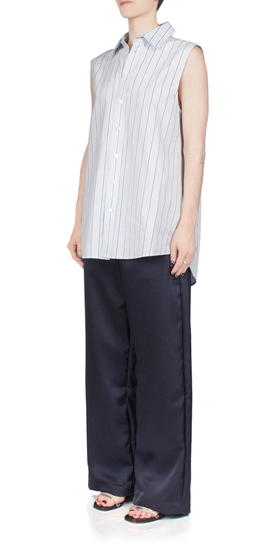 6397 Sleeveless Button Down Top In Light Blue/navy