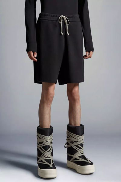 Shop Moncler Genius Shorts In Jersey Di Cotone In Black