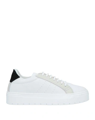 Shop Paul Pierce Man Sneakers White Size 9 Leather, Textile Fibers