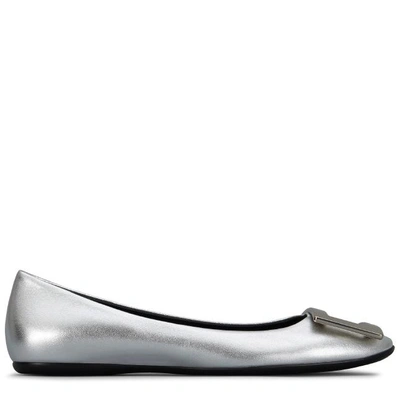 Shop Roger Vivier Gommette Ballerinas In Leather In Silver
