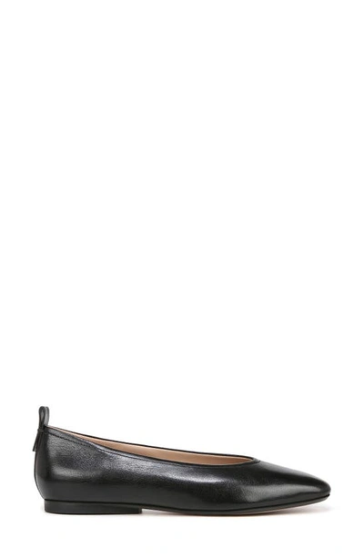 27 Edit Naturalizer Carla Flat In Black Leather