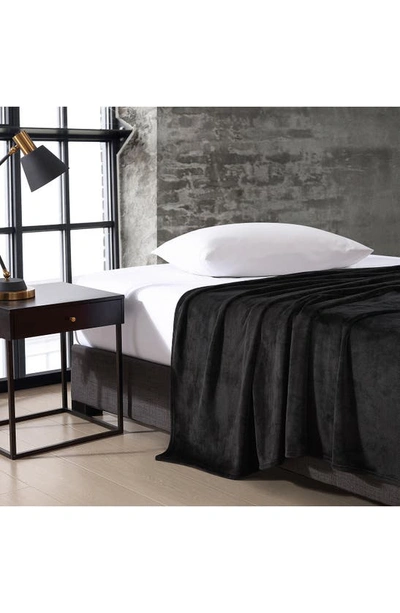 Kenneth Cole Solid Throw Blanket In Black