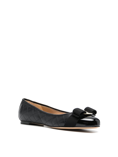 Ferragamo Ballet Flats Varina Patent Leather In Negro