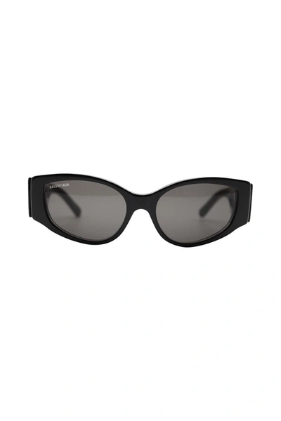 Shop Balenciaga Max D Frame Sunglasses Accessories In Black