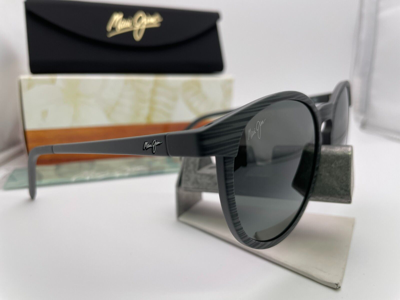 Pre-owned Maui Jim Kiawe Mj 809-11d Grey Woodgrain Stripe W/ Grey Polarized Sunglasses In Neutral Grey Polarized