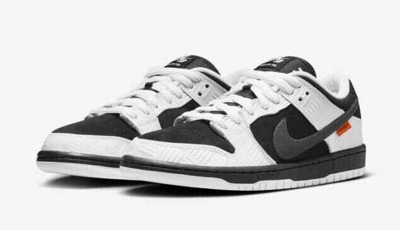 Pre-owned Nike Tightbooth ×  Sb Dunk Low Pro Qs Black And White Fd2629-100 Us Men's 4-14