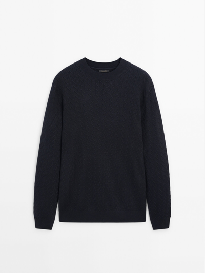 Shop Massimo Dutti Strickpullover Mit Rundausschnitt Und Zickzackmuster In Marineblau