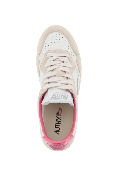 Autry Medalist Low In White